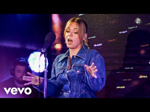 Becky Hill - Disconnect in the Live Lounge
