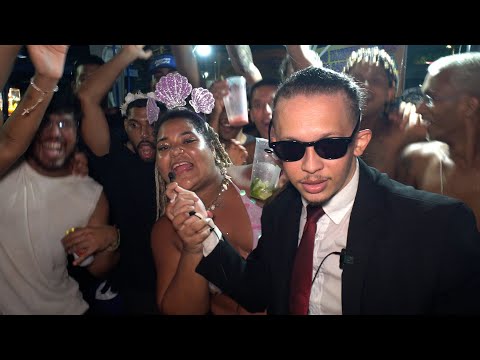 WITH SUITCASE AND COUGH AT RECIFE CARNIVAL