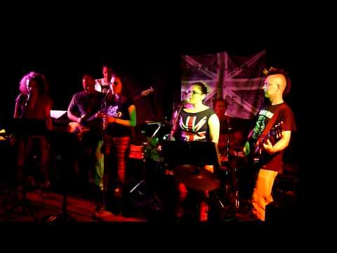 Chacal Band et les Hupettes - 06 - Blitzrieg bop