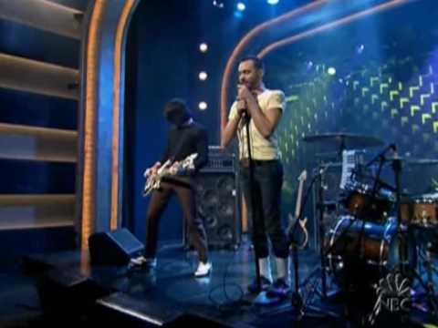 Death From Above 1979 - Romantic Rights - Live on Conan O'Brien - 11/03/2005