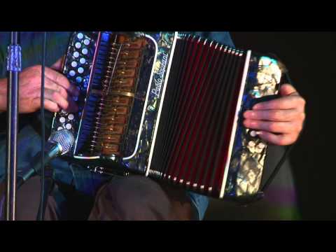 Traditional Irish Music from LiveTrad.com: Oisin Mac Diarmada, Seamus Begley and Michael McCague 3