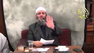 أحياناً أعجز عن الغسل فأذهب الى العمل على جنابه وعندما يؤذن الظهر اتيمم واصلي في المسجد الظهر في جما image