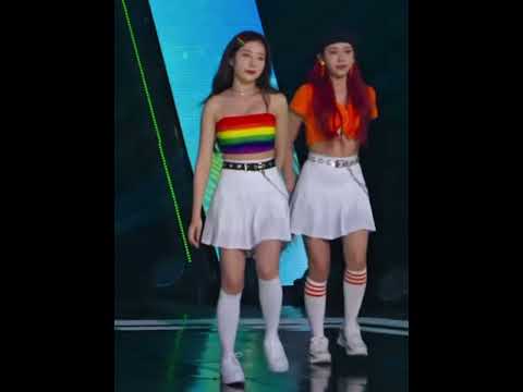 April chaekyung [채경] Paradise fancam @TheShow 200804 | 4k