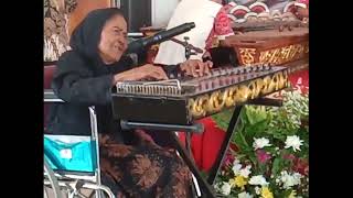 Download lagu Suara indah sinden sepuh Karawang || Mamah Yoyoh Supriatin mp3