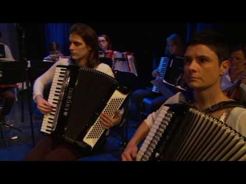 Happy (P.Williams) door accordeonorkest Dansende Vingers Meeuwen (B)