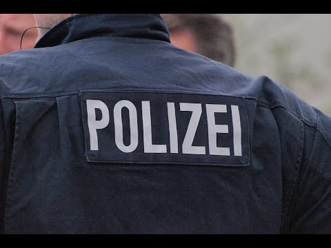 Schwerer Verkehrsunfall in der Vogtei: Fahrer mit Rettungshubschrauber geborgen