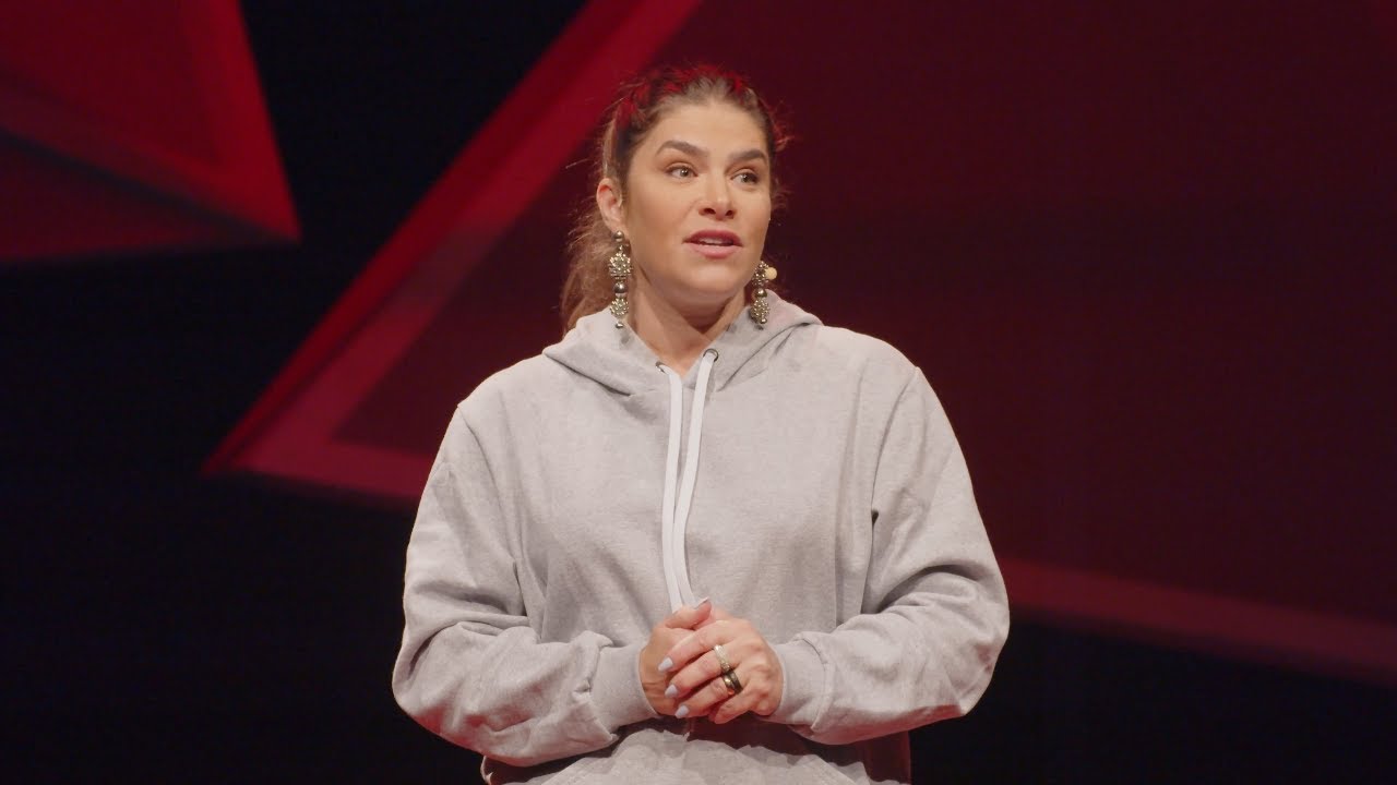 Sucesso ou realização: o caminho para a felicidade | Priscila Fantin | TEDxBeloHorizonte