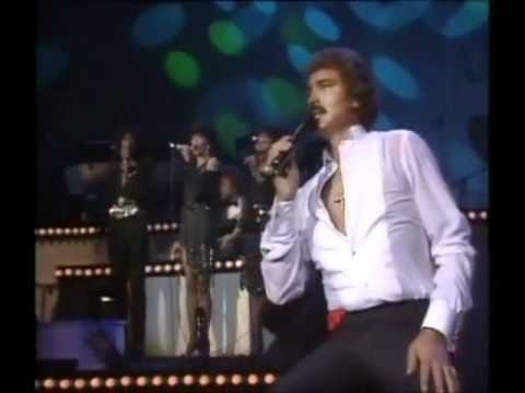 Engelbert Humperdinck -  Help Me Make It Through The Night ( Lyrics)