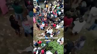 Download lagu tawuran diacara adella musik dangdut karangagung palang tuban mp3 Download lagu tawuran diacara adella musik dangdut karangagung palang tuban mp3