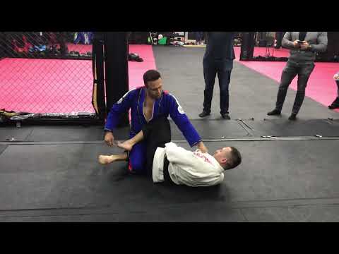 How Renzo Gracie deals with the knee shield half guard