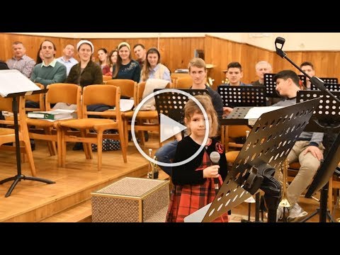 Camely Estera Semeniuc-Milian fetita lui Camelia Milian canta la biserica Carmel la doar 5 anisori