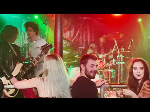 Röxxi Red - 18 And Life (Chinnerys, Southend. 27/12/2021)