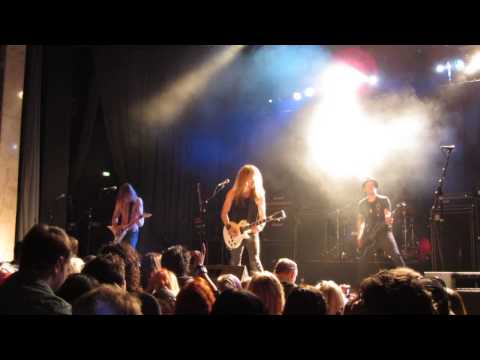 Jettback - Raining Rock