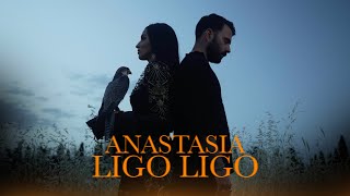 Kadr z teledysku Λίγο λίγο (Lígo lígo) tekst piosenki Anastasia Dimitra