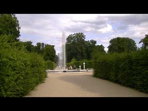 Fontäne vor der Gemäldegalerie im Park Sanssouci