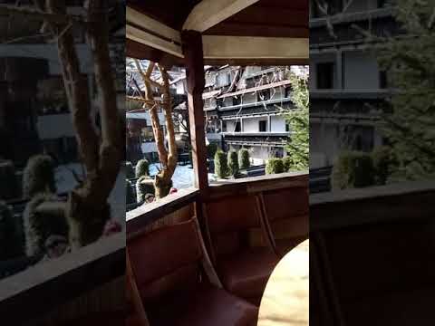 Sunt la pensiunea Nicoleta la munte si e taree