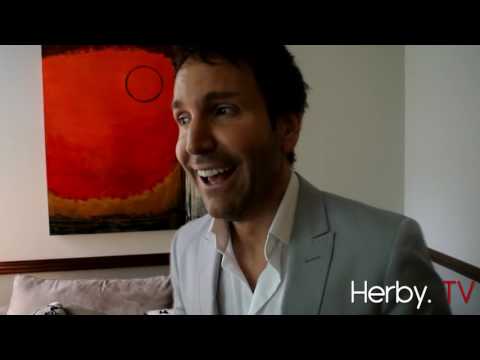 Entrevue avec Éric Salvail à propos de son nouveau talk-show à V Télé