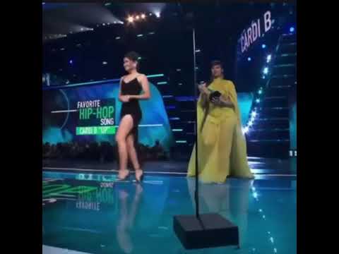 Cardi B Winner FAVORITE HIP HOP SONG at the AMAS 🔥