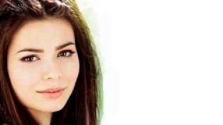 Miranda Cosgrove- Charlie(lyrics)