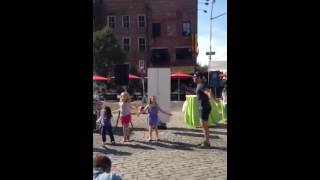 I Wanna Dance with Somebody in Manhattan