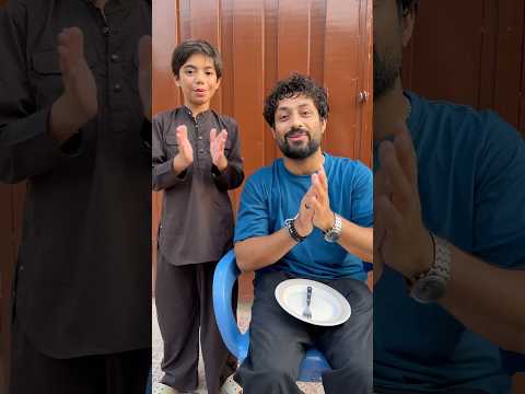 monkey ny saim ko cake hi nui diya#shorts #viralvideo