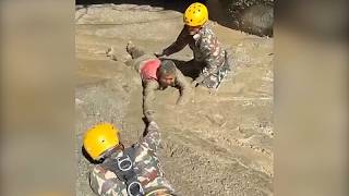 Nepal, el ejército rescata a cientos mientras la diáspora lamenta las vidas perdidas