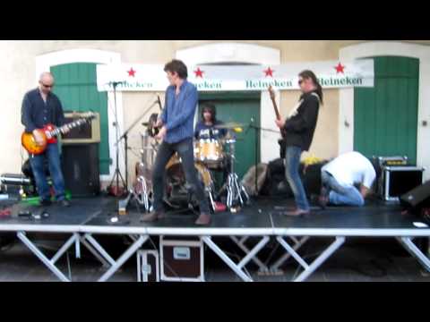 Blah Blah at La fete de la Musique party time in Antibes 21st june 2010 video by Peter Morran