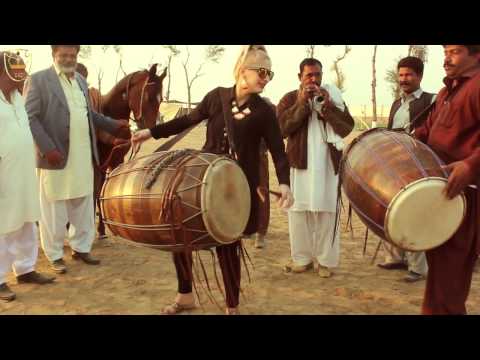 RANI TAJ - A Dhol Jam in Punjab, Pakistan