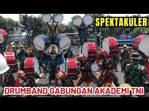 SPEKTAKULER 🔥 DRUMBAND AKADEMI TNI GABUNGAN AAL AAU AKMIL DI JANTUNG KOTA JAKARTA BUNDARAN HI 🇮🇩