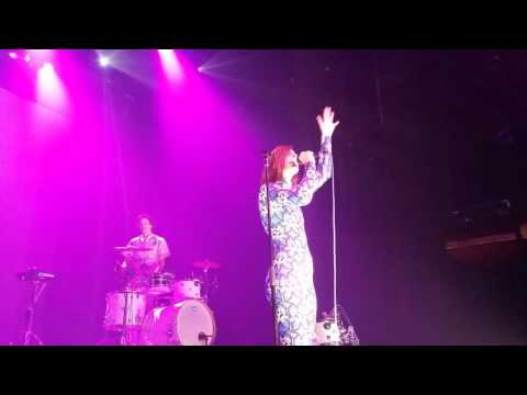 Yelle - Les soupirs et les refrains @ Casino de Paris