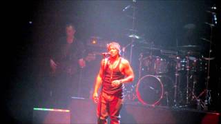 D'Angelo "Shit, Damn, Motherfucker" Live au Zénith de Paris 2012