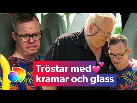 Gänget gör sitt yttersta för att muntra upp Frasse | Välkommen till Köping | discovery+ Sverige
