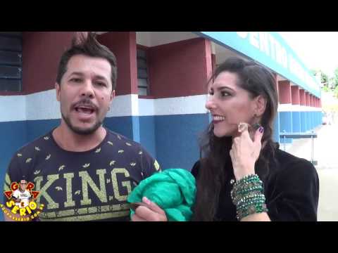 Marcio Muralha apresenta a dançarina Hanna Hadara