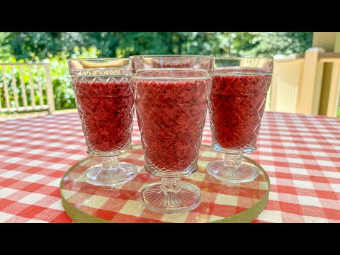 How to Make a Refreshing Strawberry, Banana, and Blueberry Smoothie
