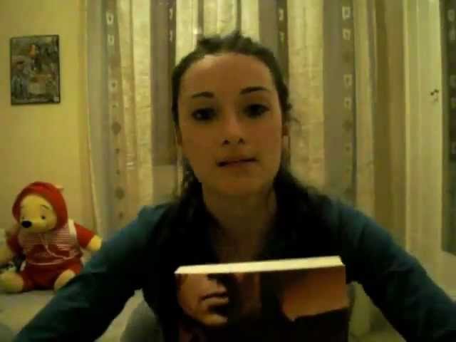 Vídeo relacionado con El beso carmesi