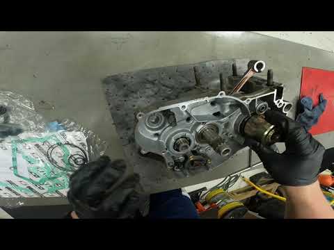 Installing crank seals in a Yamaha YZ250