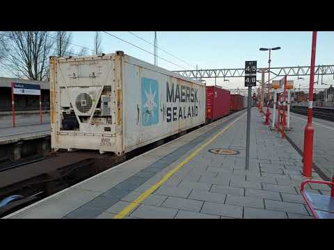 (4K) Freightliner 86612+86614 pass Stafford on 4L93 1/2/2020