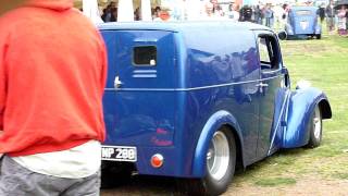 preview picture of video 'Fordson Van 2 - NSRA Billing 2011'