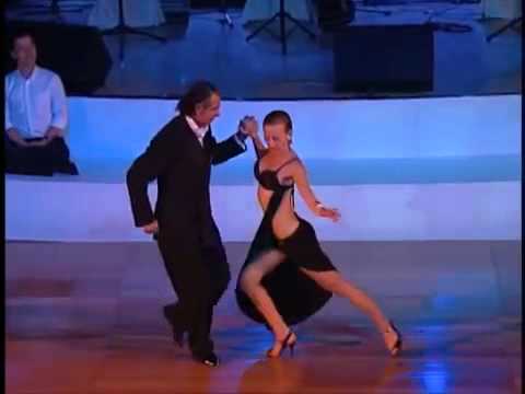  Roberto Herrera  and  Silvana Capra  are  dancing  to  the  tango  "  La Cumparsita  "