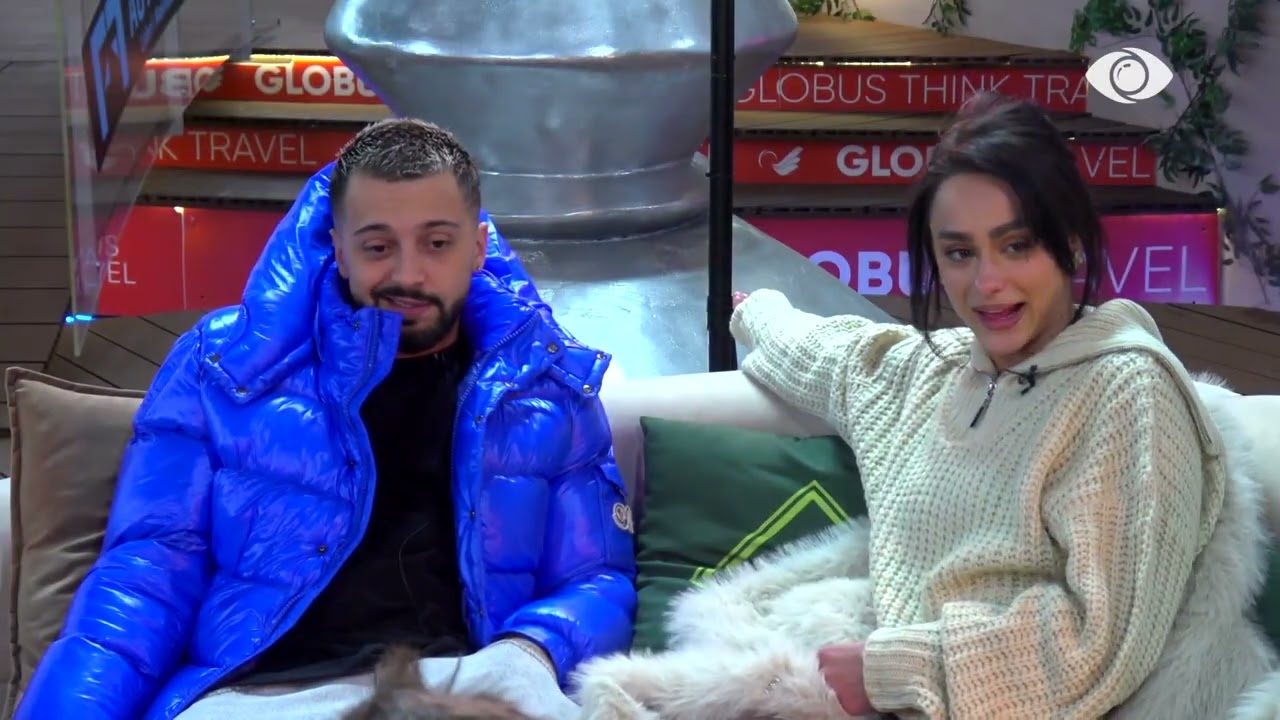 Atmosferë pozitive/ Tiri dhe Egli këndojnë për banorët nën tingujt e kitares