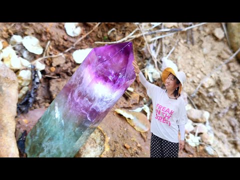 Säulen der Schöpfung! Vielfarbige Kristallsäulen wachsen tief in den Bergen