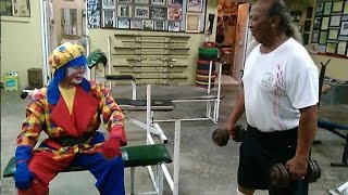 Payaso Pikorete en Club de Levantamiento de Pesas de Humacao Con José Luis "Jossie" Marrero