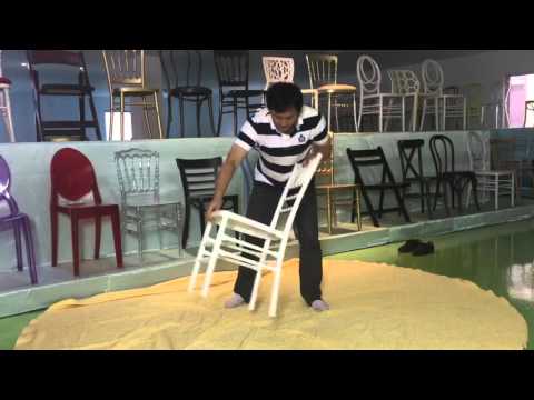 Demonstration of pp chiavari chair