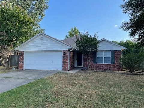 1700 Longfellow Dr., Conway AR 72034 - Nice 3br 2ba w/2 car garage & fenced yard property video