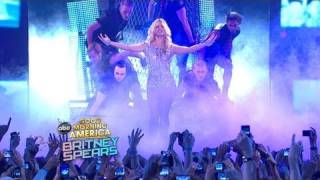 Britney Spears Performs &#39;Hold it Against Me&#39; on &#39;GMA&#39; (03.29.11)