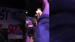 Jessie James decker &quot;lights down low&quot;