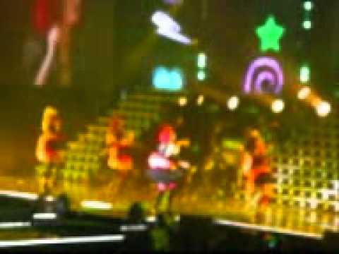 Cher Lloyd - Girlfriend (Live)