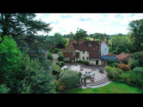 Stunning 5 Bed Character Property set on 2 Acres in Chandler's Cross - £1,400,000