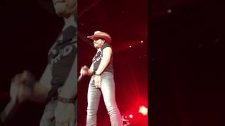 Dustin Lynch - Seein&#39; Red Live