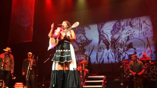 Lila Downs "Viene la muerte echando rasero" @ Apollo Theater NYC